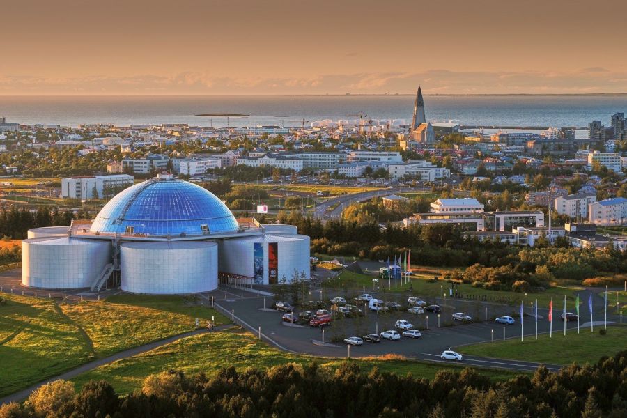 Reykjavik Perlan Autorondreis IJsland