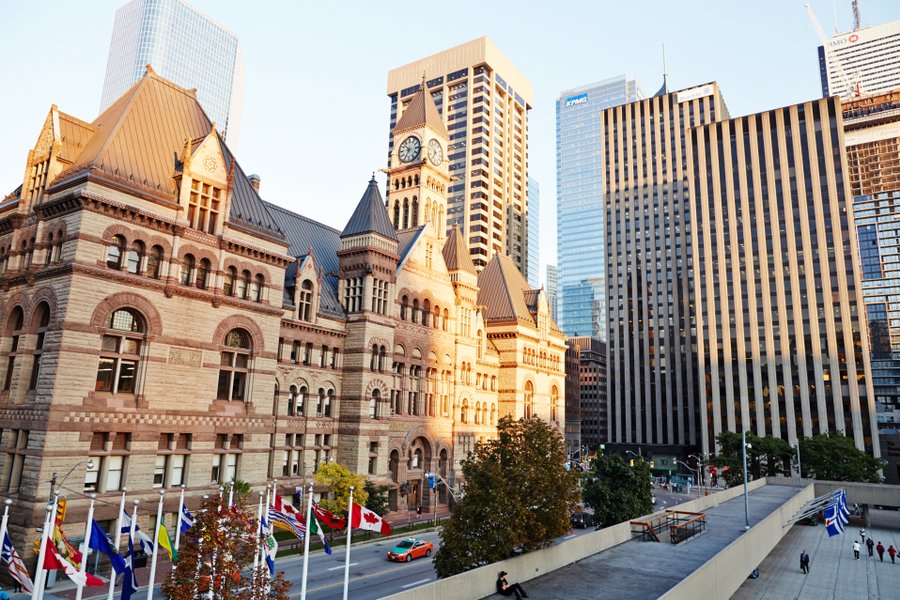 Buitenaanzicht van het stadshuis van Toronto in Ontario in Canada.