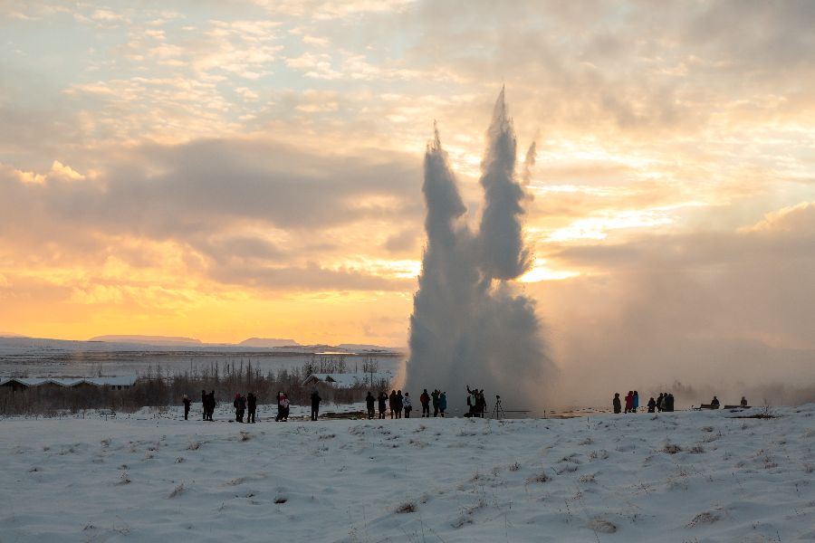Geiser spuit Golden Circle Zuid-IJsland