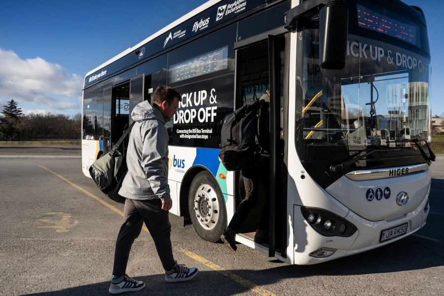 FlyBus transfers Keflavik Airport - Reykjavik