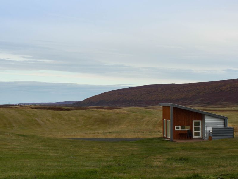 Einishus Cottages, Laugar