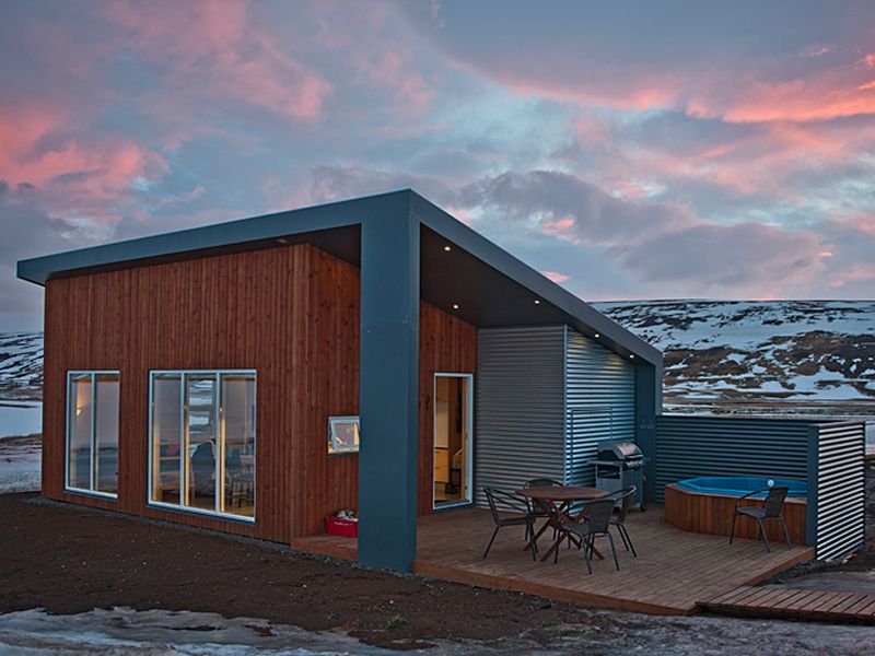 Einishus Cottages, Laugar