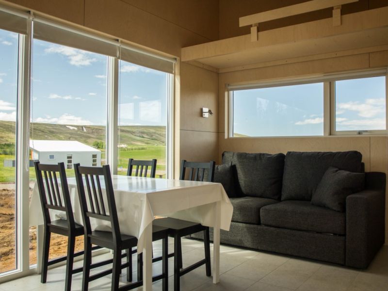 Einishus Cottages, Laugar