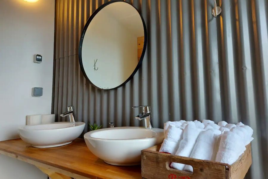 Farmhouse Glamping Tents - Vik