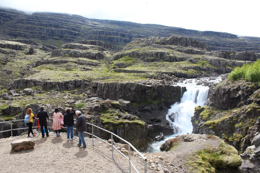 Sveinsstekksfoss Autorondreis IJsland
