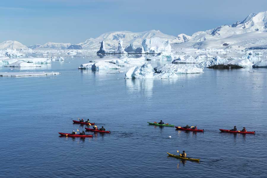 Kajakken onder de Antarctische Cirkel, Antarctica