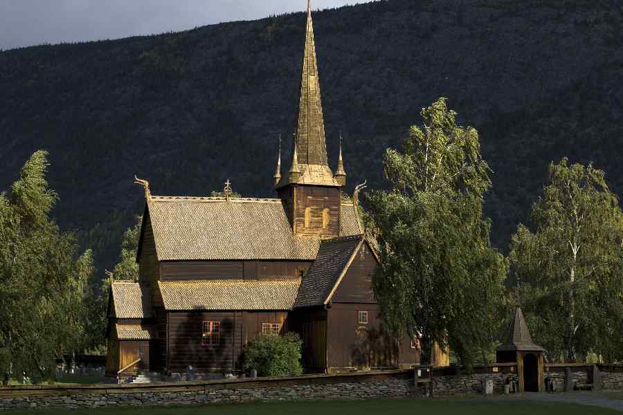 Staafkerk Lom