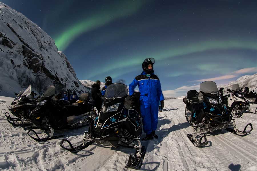 Sneeuwscootersafari op jacht naar het Noorderlicht Snowhotel Kirkenes