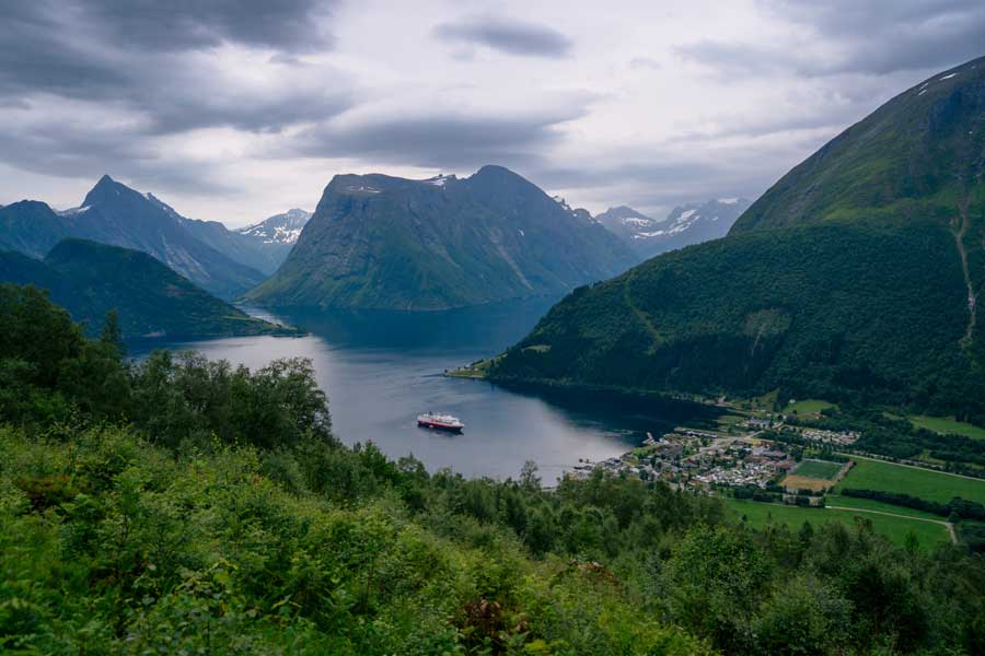 Hjorundfjord -  smaken en tradities