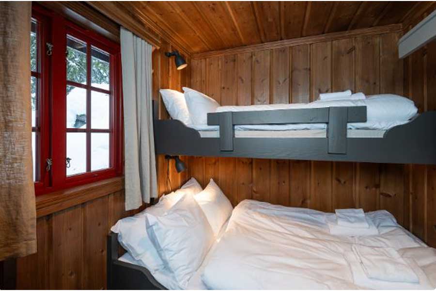 Slaapkamer met een stapelbed in Kvitåvatn Fjellhytter