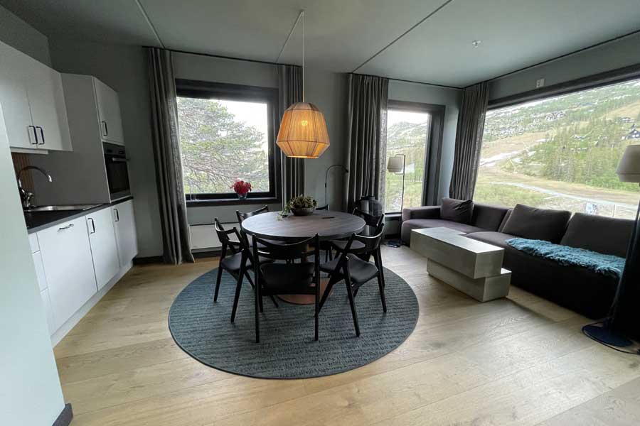 Woonkamer in het 4-kamerappartement in Gausta Sportell