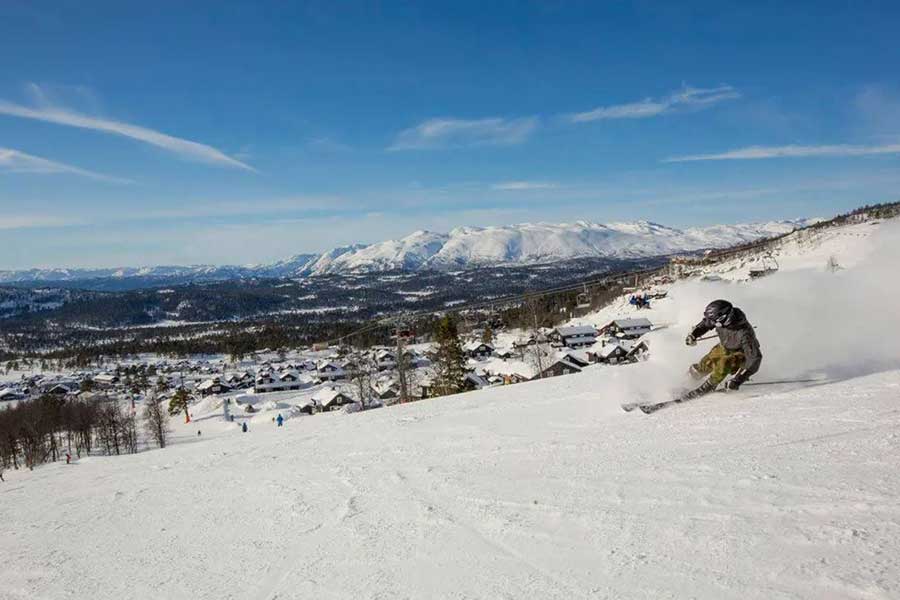 Skiër op de piste van Rauland