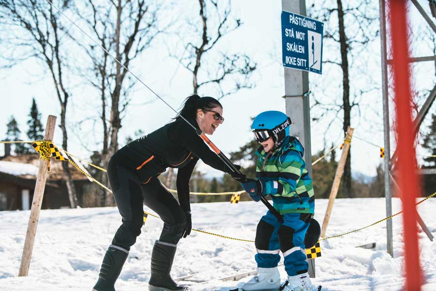 Kind krijgt skiles in Rauland