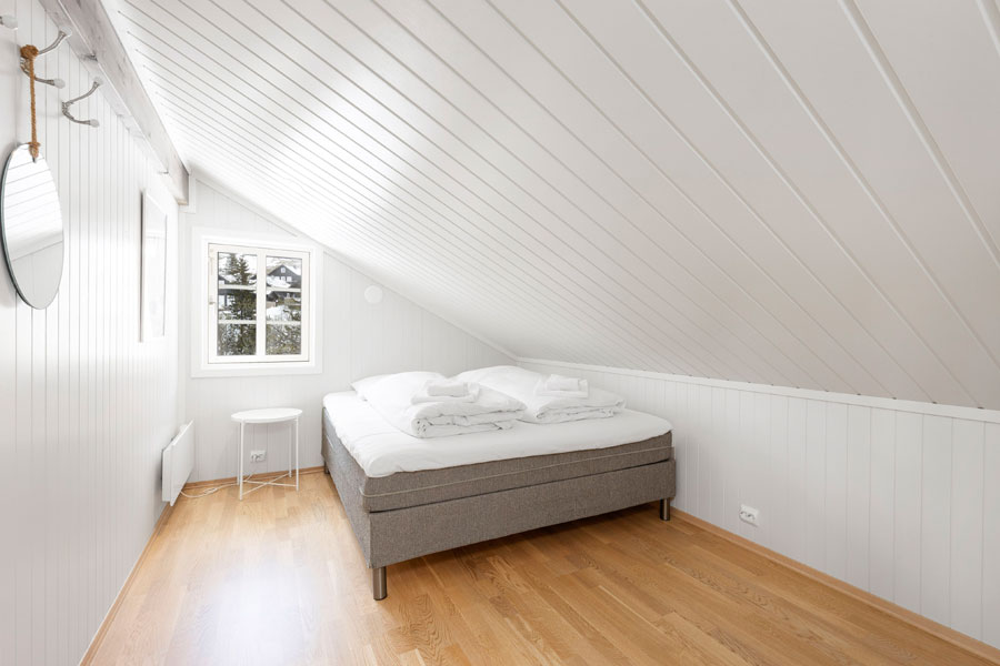 Slaapkamer met tweepersoonsbed Holtardalen chalet
