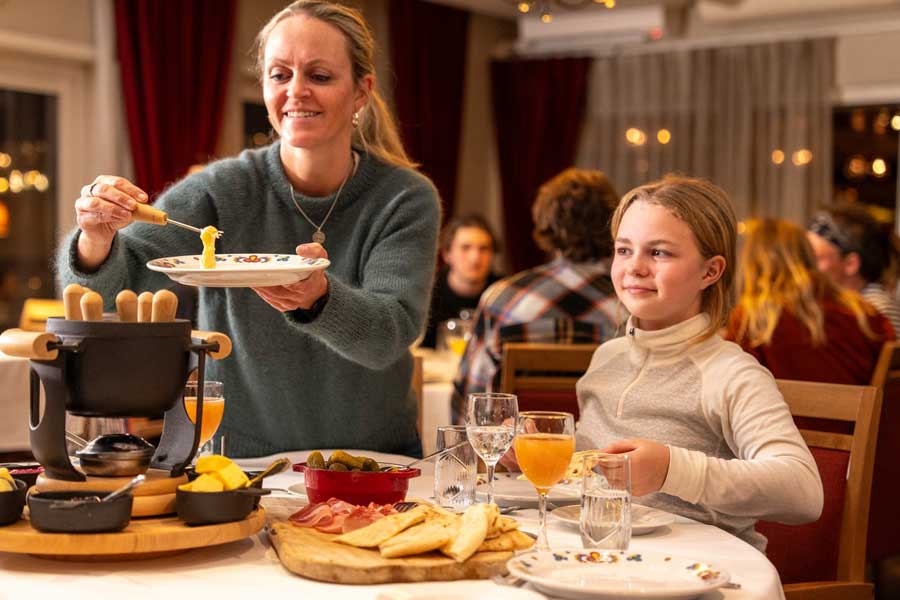 Kaasfondue bij Straand Hotel