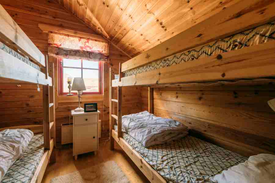 Slaapkamer met twee stapelbedden