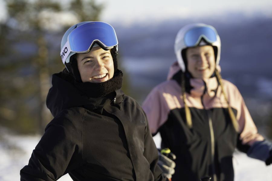 Skiërs op de piste in Vrådal