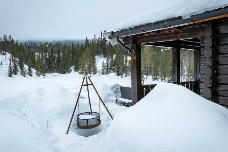 Tømmerhytta Skåret met winters uitzicht