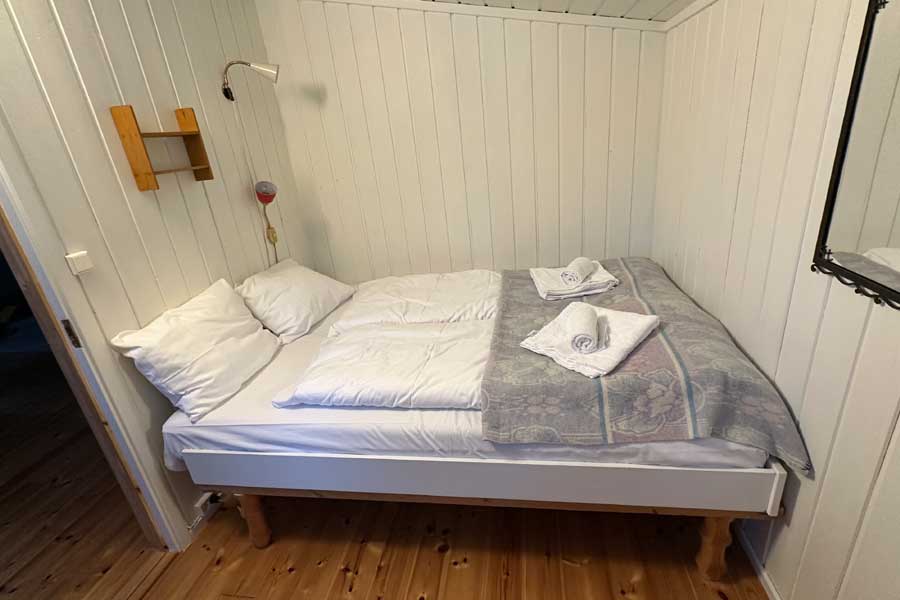 Slaapkamer met een tweepersoonsbed