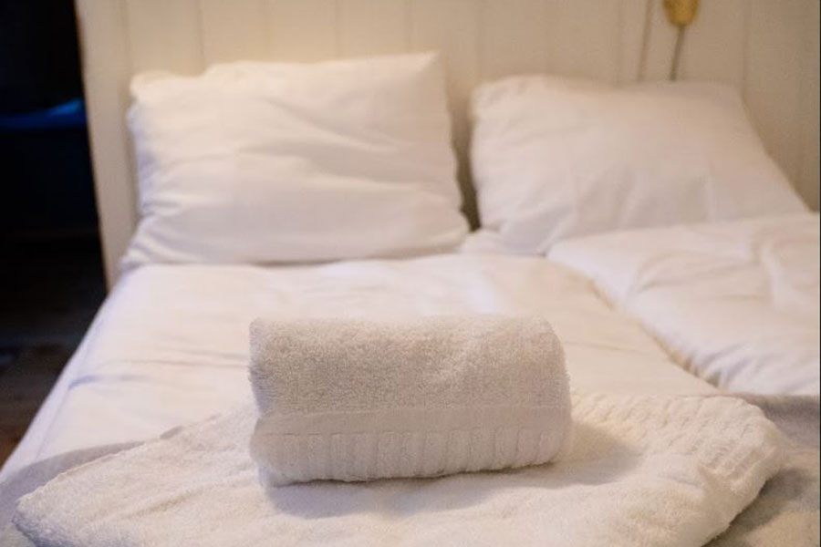 Slaapkamer met een tweepersoonsbed