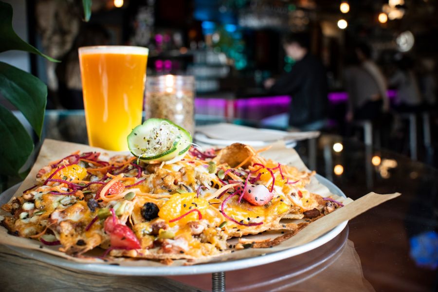 Nachos bij Nourish Bistro in Banff