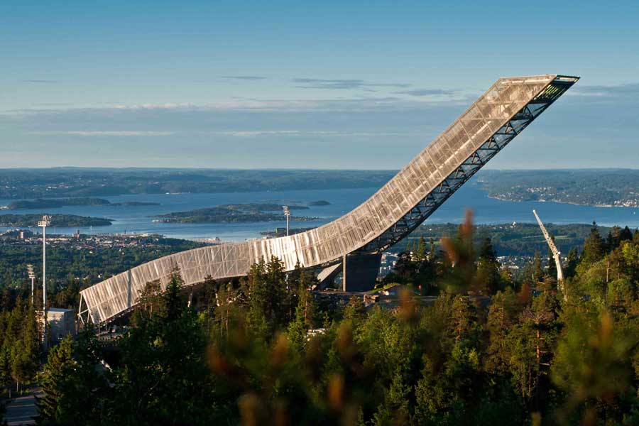Holmkollen-skischans hoog boven Oslo