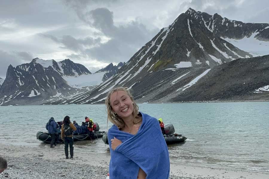 Polar Plunge, een frisse duik op Spitsbergen