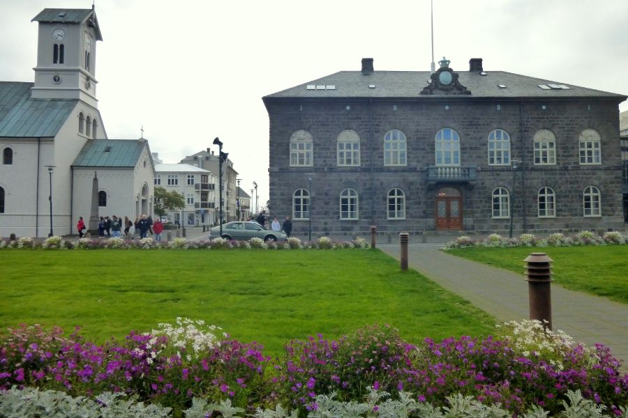 Althing parlementsgebouw & Domkirkja Althing parlementsgewbouw & Domkirkja Reykjavik IJsland