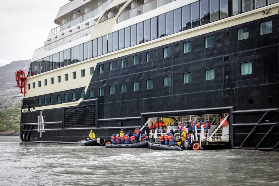 Tenderpit van MS Roald Amundsen in Icy Bay Alaska