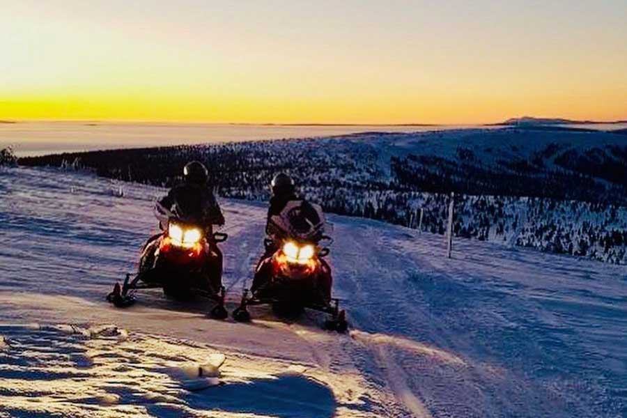 Sneeuwscootersafari onder de sterren - 90 min Hundfjället/Närsjön, Zweden