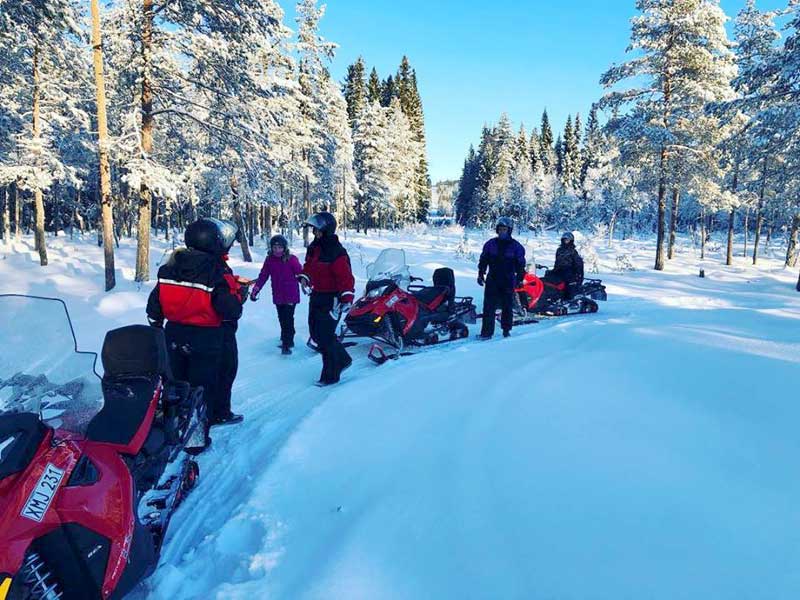 Sneeuwscootersafari Wildernistour - 2 uur Hundfjället/Närsjön, Zweden