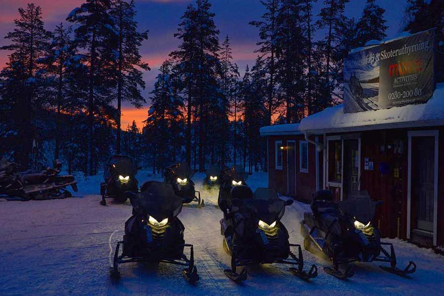 Sneeuwscootersafari onder de sterren - 90 minuten