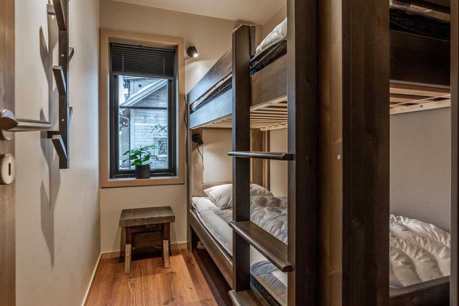 Slaapkamer met een stapelbed in een Fjällvidd chalet