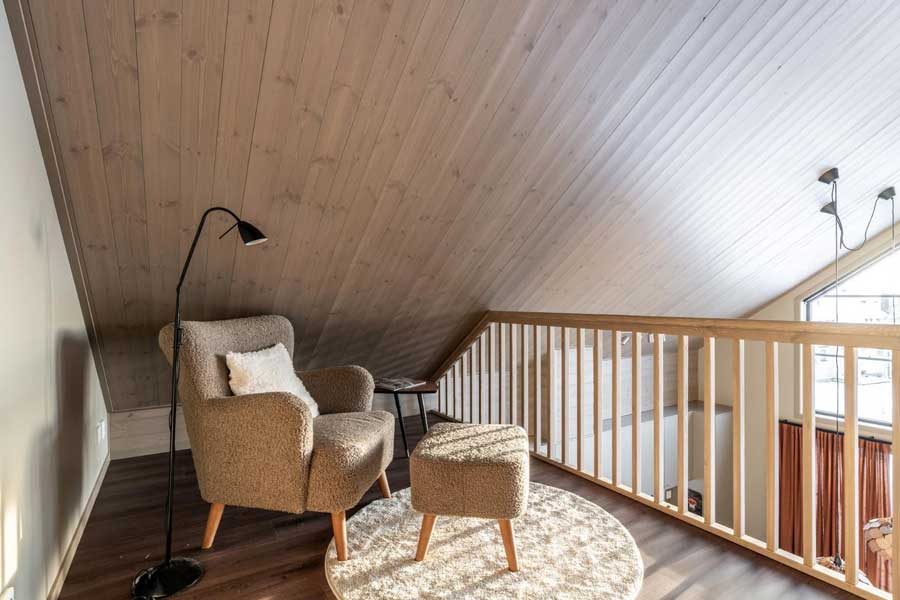 Vide boven de woonkamer van een Fjällvidd chalet