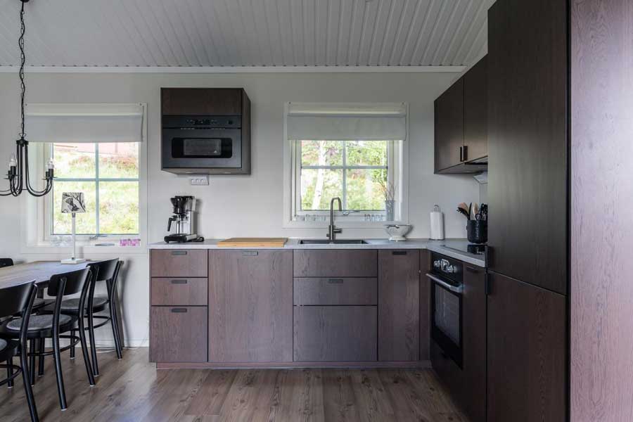 Keuken en eethoek in een Västbyn chalet