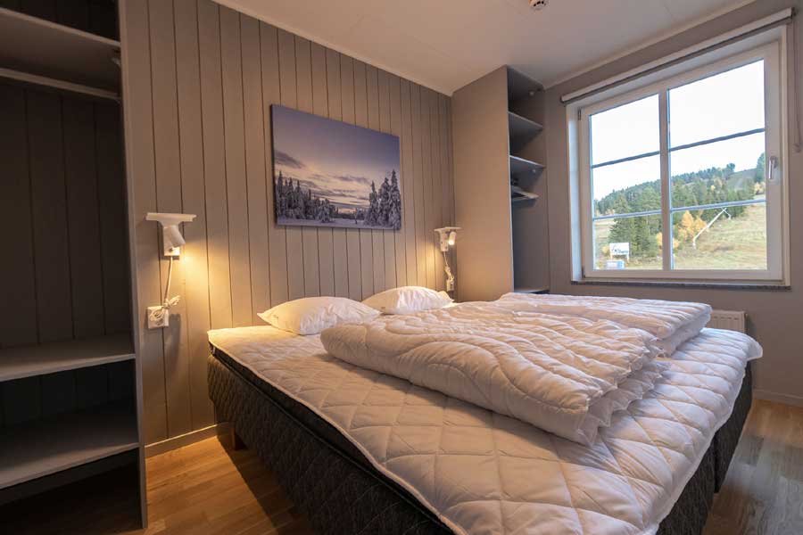 Slaapkamer met tweepersoonsbed in Hotel Kurbits, Kläppen