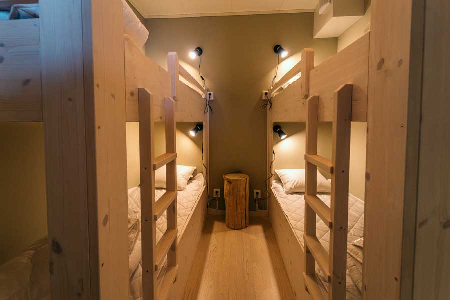 Slaapkamer met twee stapelbedden in de Tranangårdarna appartementen, Kläppen