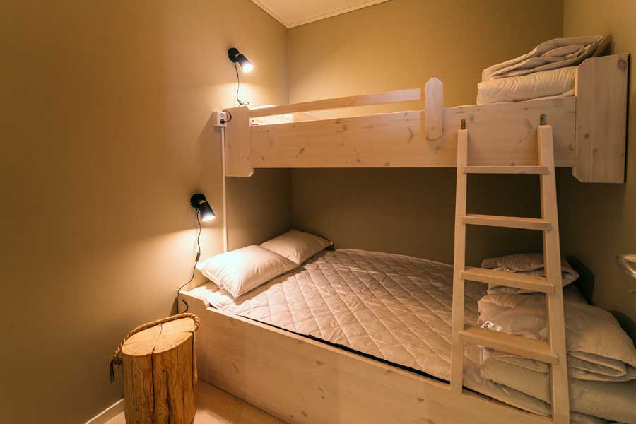 Slaapkamer met stapelbed in de Tranangårdarna appartementen, Kläppen