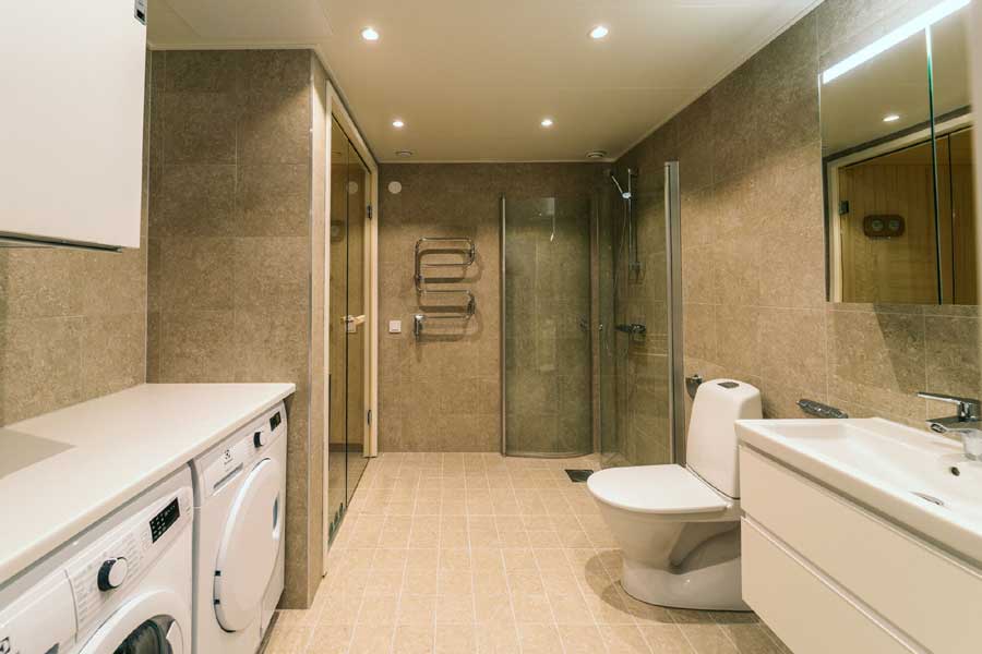 Ruime badkamer in de Tranangårdarna appartementen, Kläppen