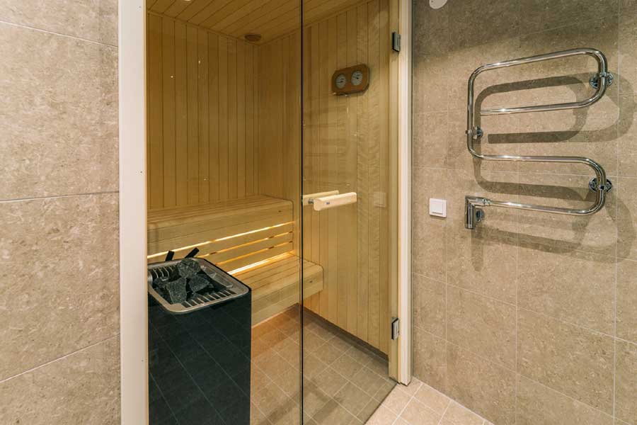 Sauna in de badkamer van de Tranangårdarna appartementen, Kläppen