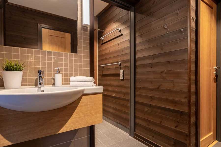 Badkamer met sauna in een Ski Lodge Village appartement