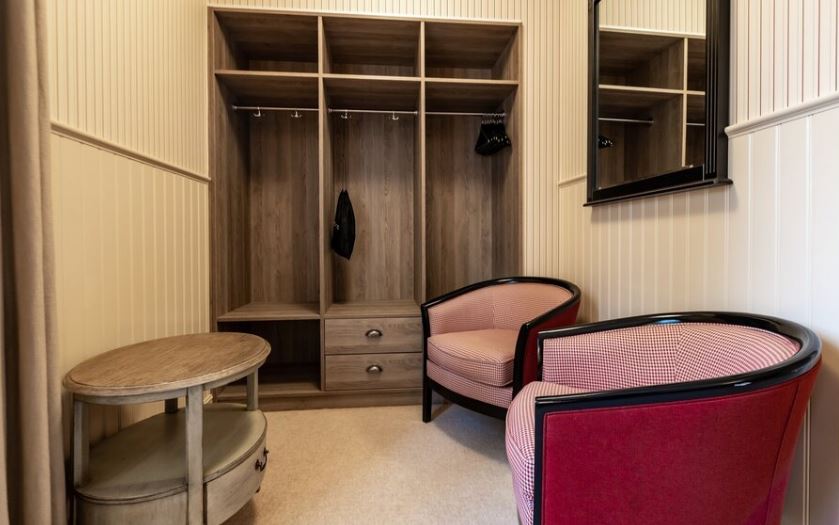 Zithoek in een hotelkamer van Gammelgården