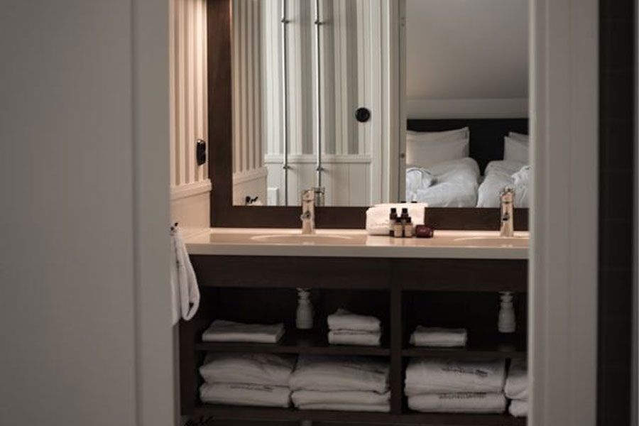 Badkamer van Clüwerbyn met een relaxafdeling, douche, toilet en een sauna