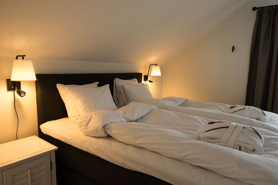 Slaapkamer met een tweepersoonsbed