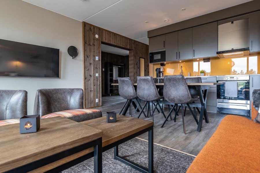Woonkamer en eethoek iin Solbacken View
