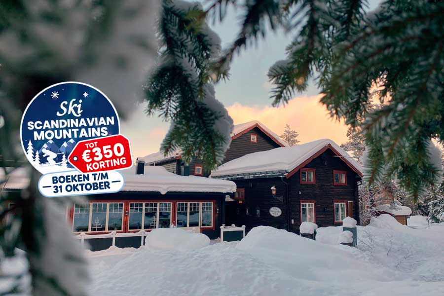 Voorkant van Olarsgården Hotel in de winter
