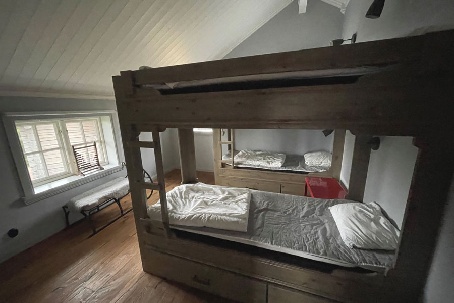 Slaapkamer met twee stapelbedden