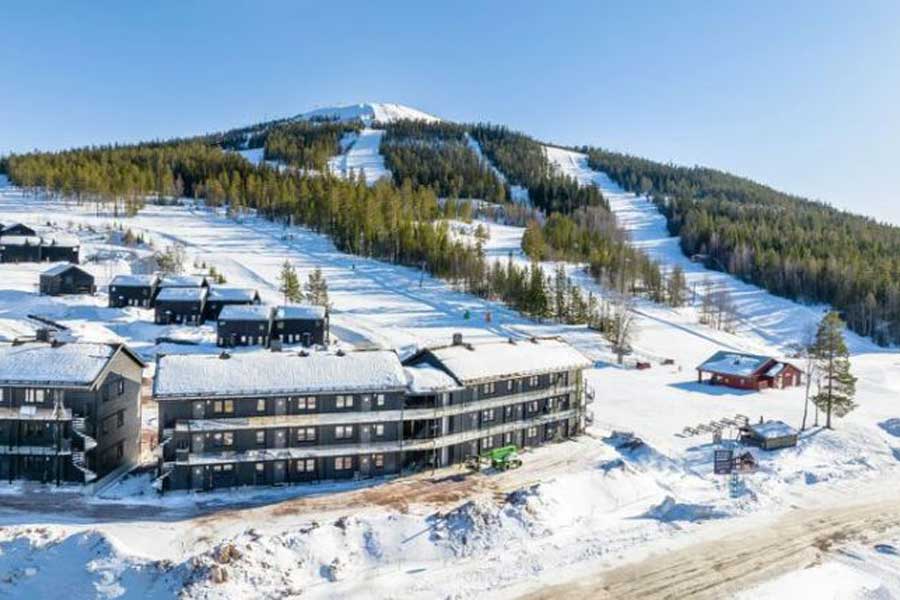 Dalaviste met de pistes van Stöten op de achtergrond