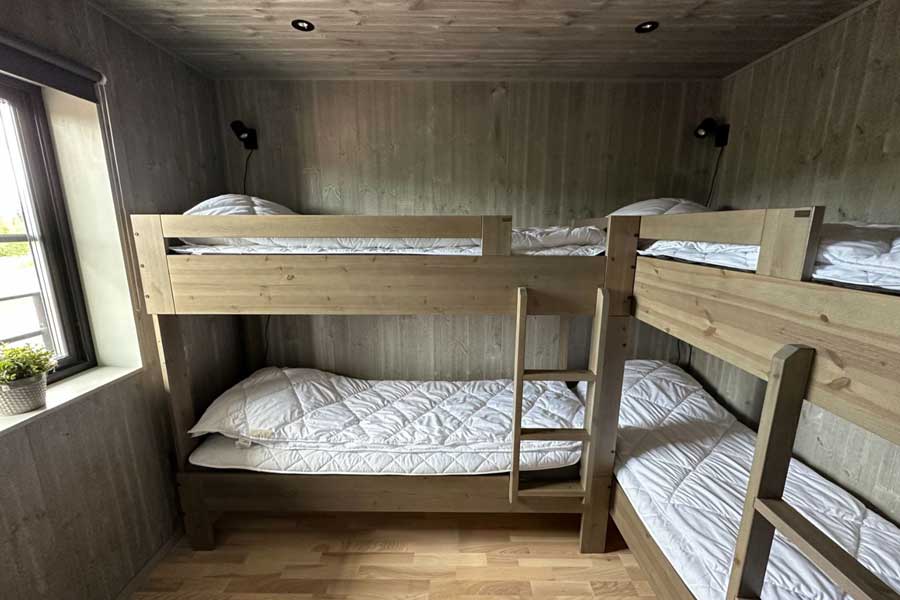 Slaapkamer met twee stapelbedden in een Dalaviste appartement