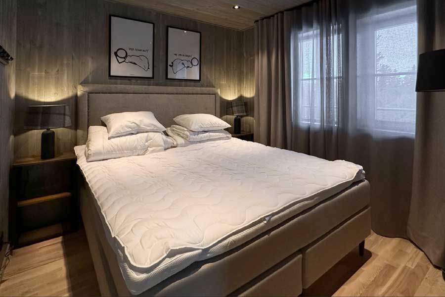 Slaapkamer met een tweepersoonsbed in een Dalaviste appartement